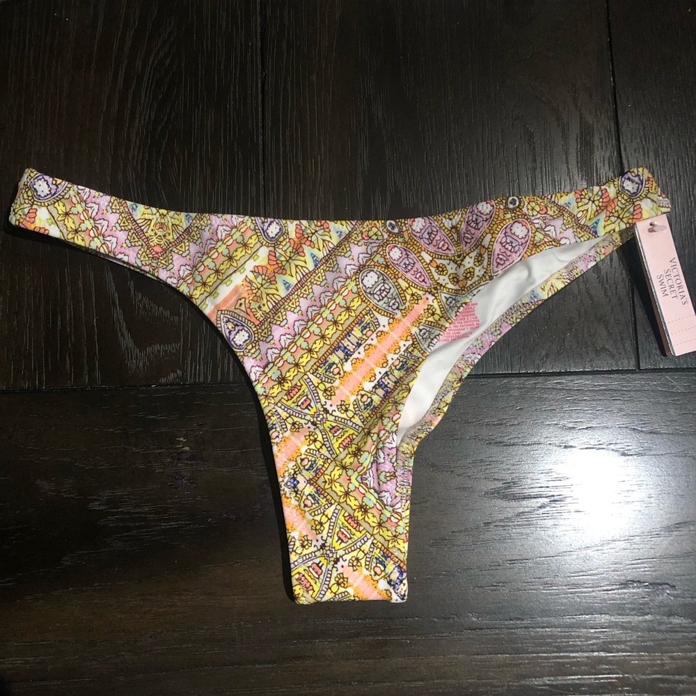 VS ITSY Print scrunch butt ruched bikini bottom